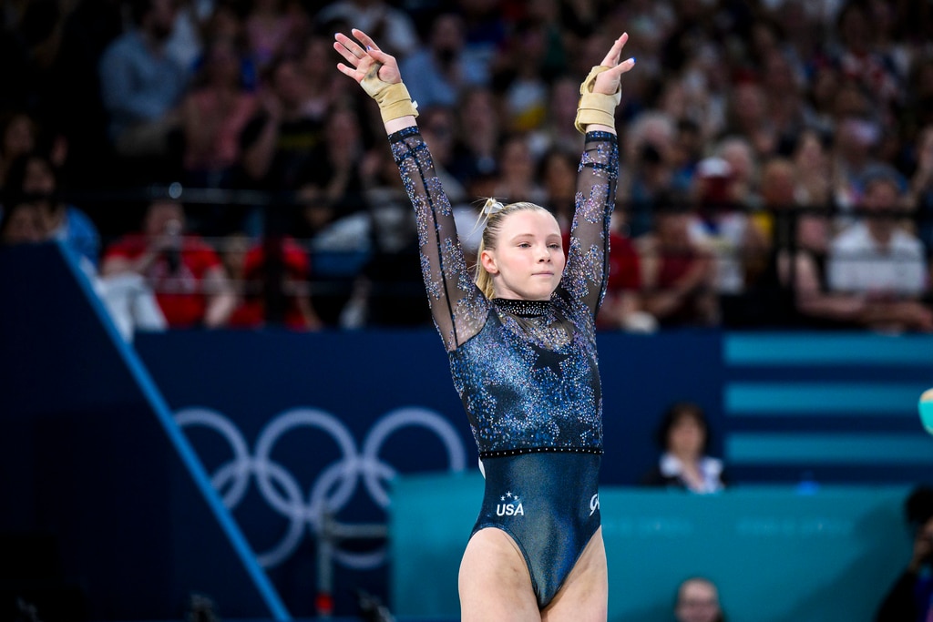 A ginasta Aly Raisman defende Jade Carey após sua queda nos Jogos de Paris