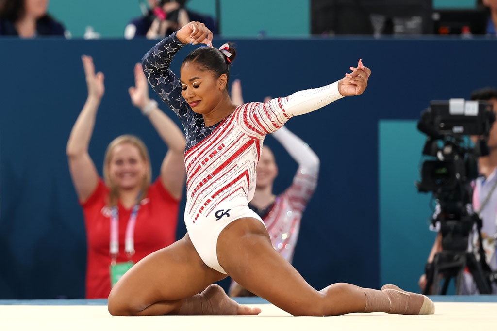 โอลิมปิกปี 2024: ทำไม Simone Biles ถึงสวมรองเท้าสตั๊ดหลังจากการวิ่งที่ปารีส