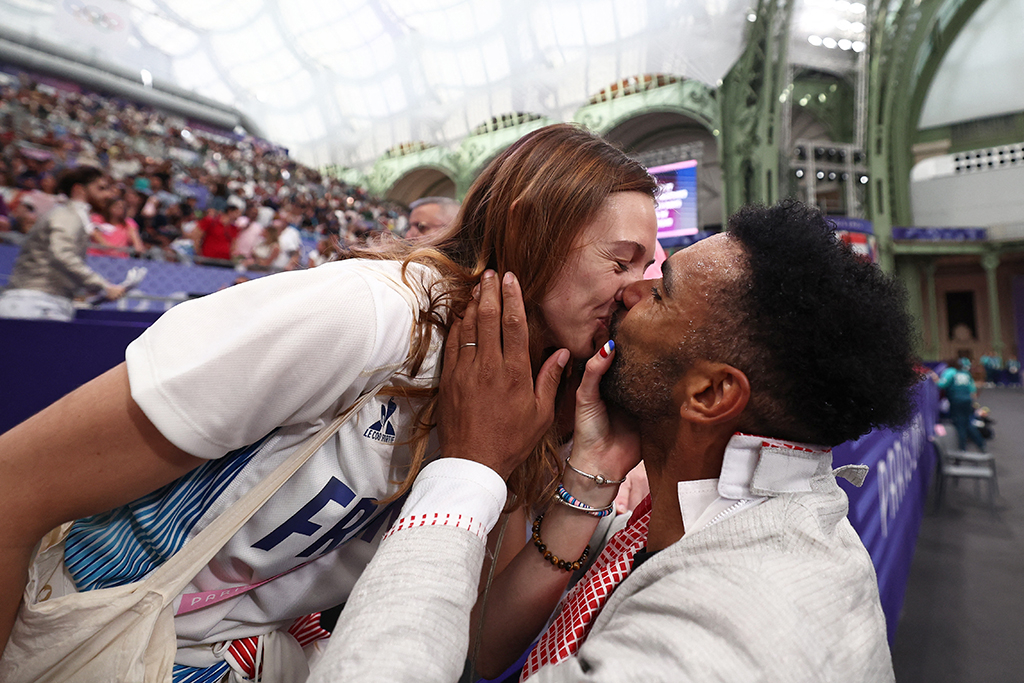 2024 Paris Olympics, Manon Apithy-Brunet, Bolade Apithy, sabre, emotional photos