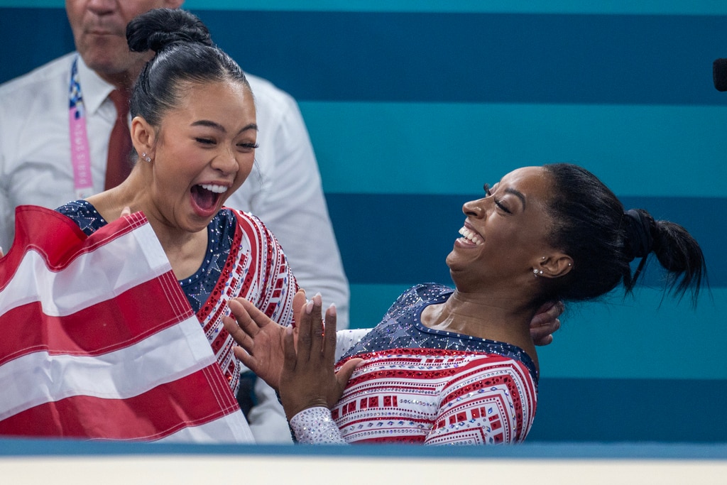 Wie sich die Olympioniken Suni Lee und Simone Biles gegenseitig unterstützen