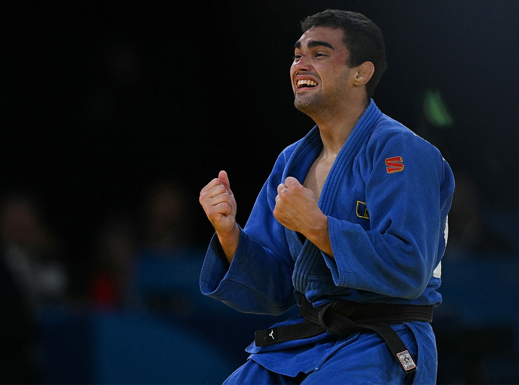 Estrella olímpica del judo se disloca el hombro mientras celebraba la medalla de bronce