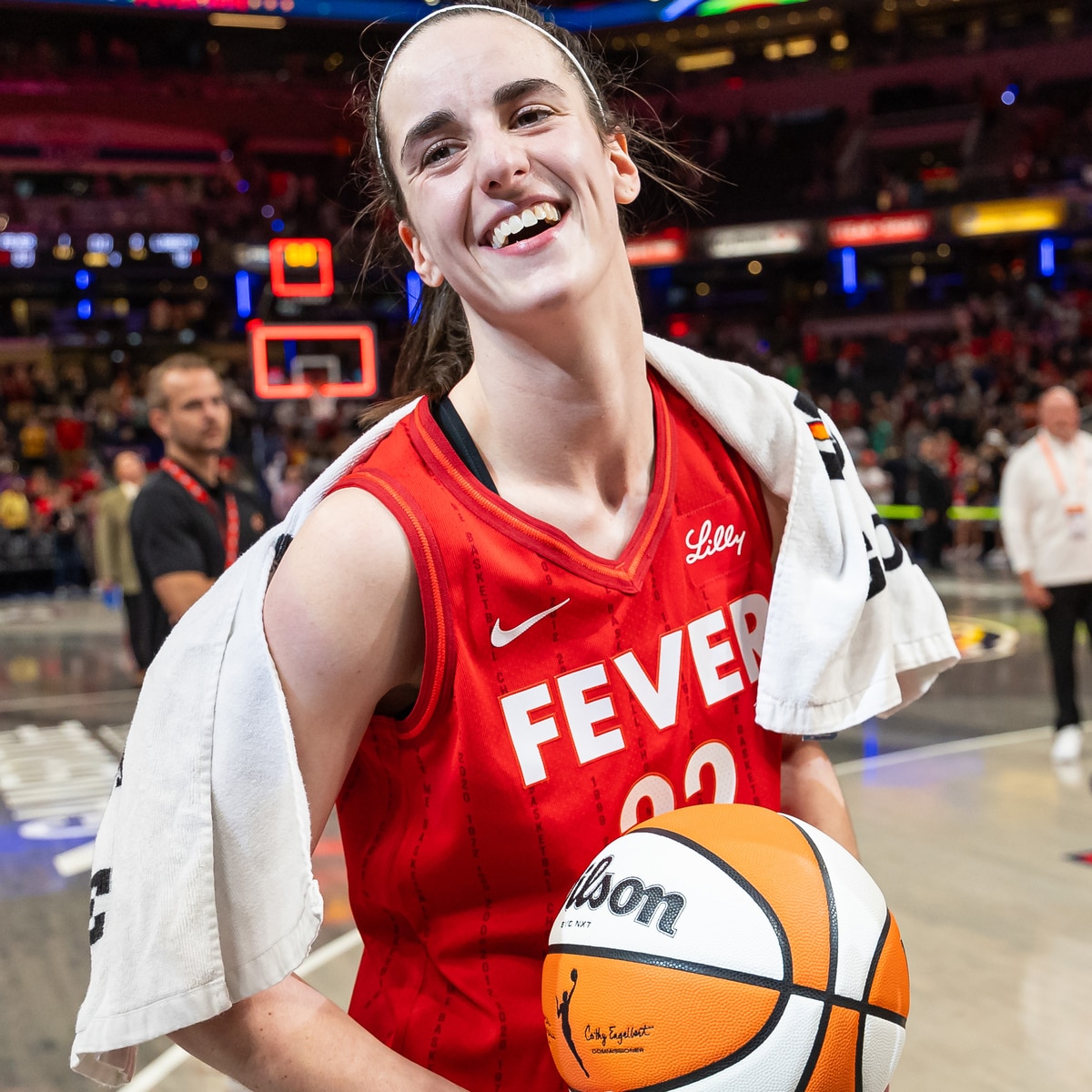 Caitlin Clark le muestra amor a su novio Connor McCaffery después del honor de la WNBA