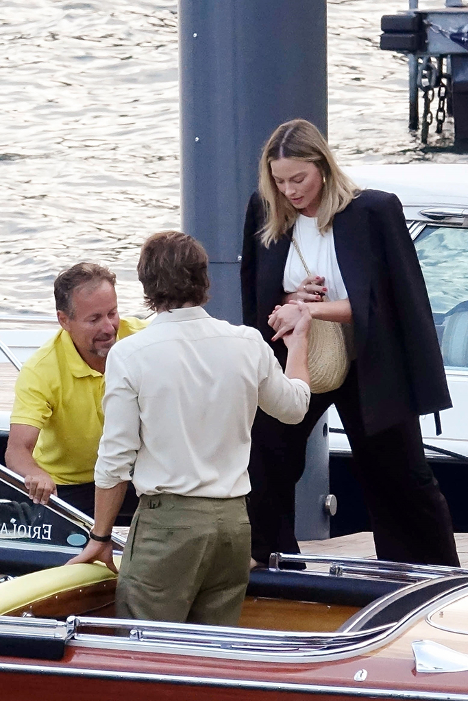 See Pregnant Margot Robbie Debut Her Baby Bump