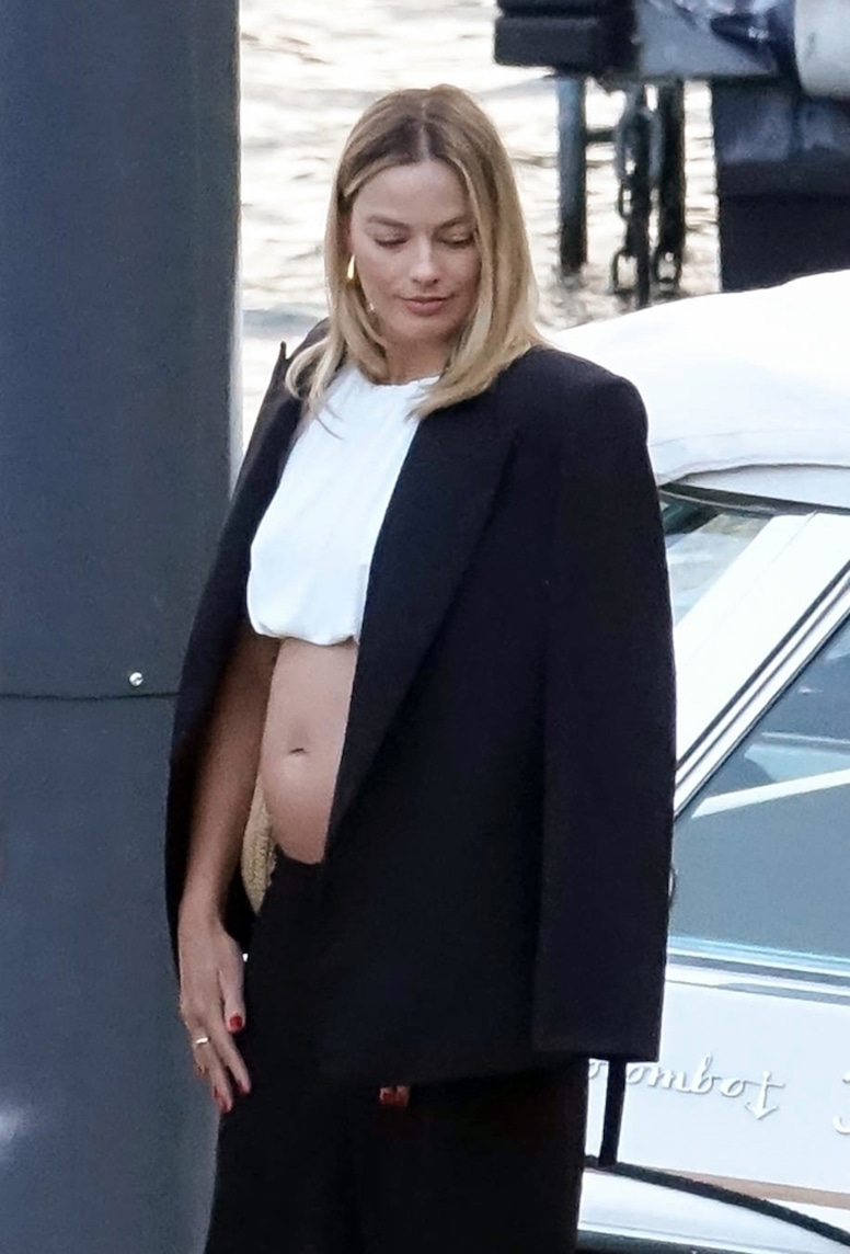 Photos from Pregnant Margot Robbie’s Italian Vacation With Tom