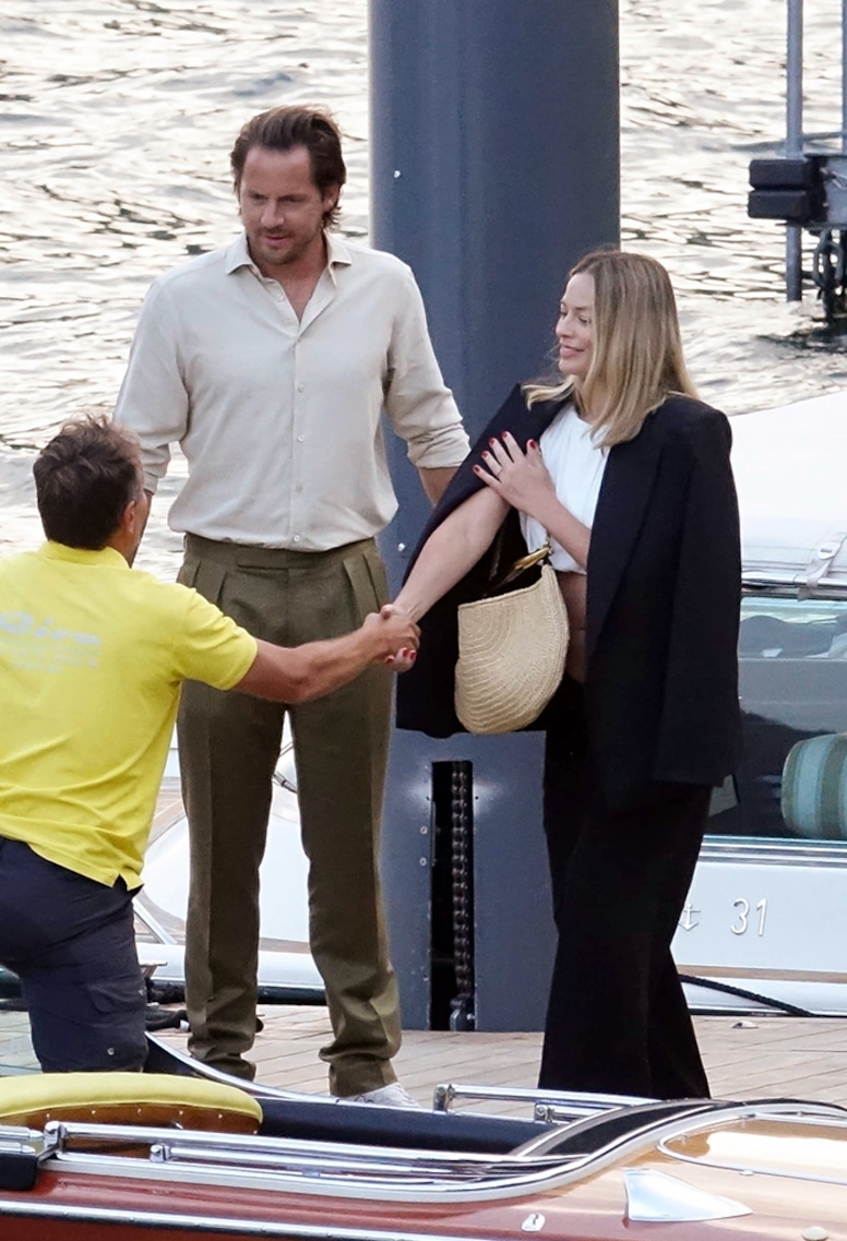 Photos from Pregnant Margot Robbie’s Italian Vacation With Tom