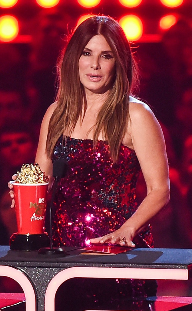 พิสูจน์ว่าสไตล์ของ Sandra Bullock นั้นมีความมหัศจรรย์มาโดยตลอด