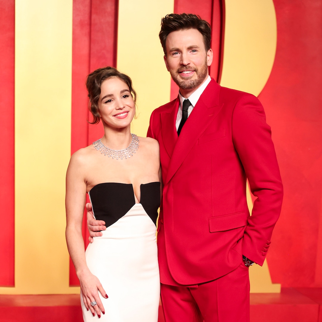 See Chris Evans’ Wife Alba Baptista Show Her Sweet Support at Red One Premiere – E! Online See Chris Evans’ Wife Alba Baptista Show Her Sweet Support at Red One Premiere – E! Online