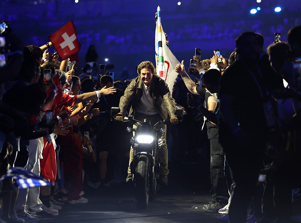 Tom Cruise kończy ceremonię zamknięcia igrzysk naprawdę niemożliwym wyczynem kaskaderskim