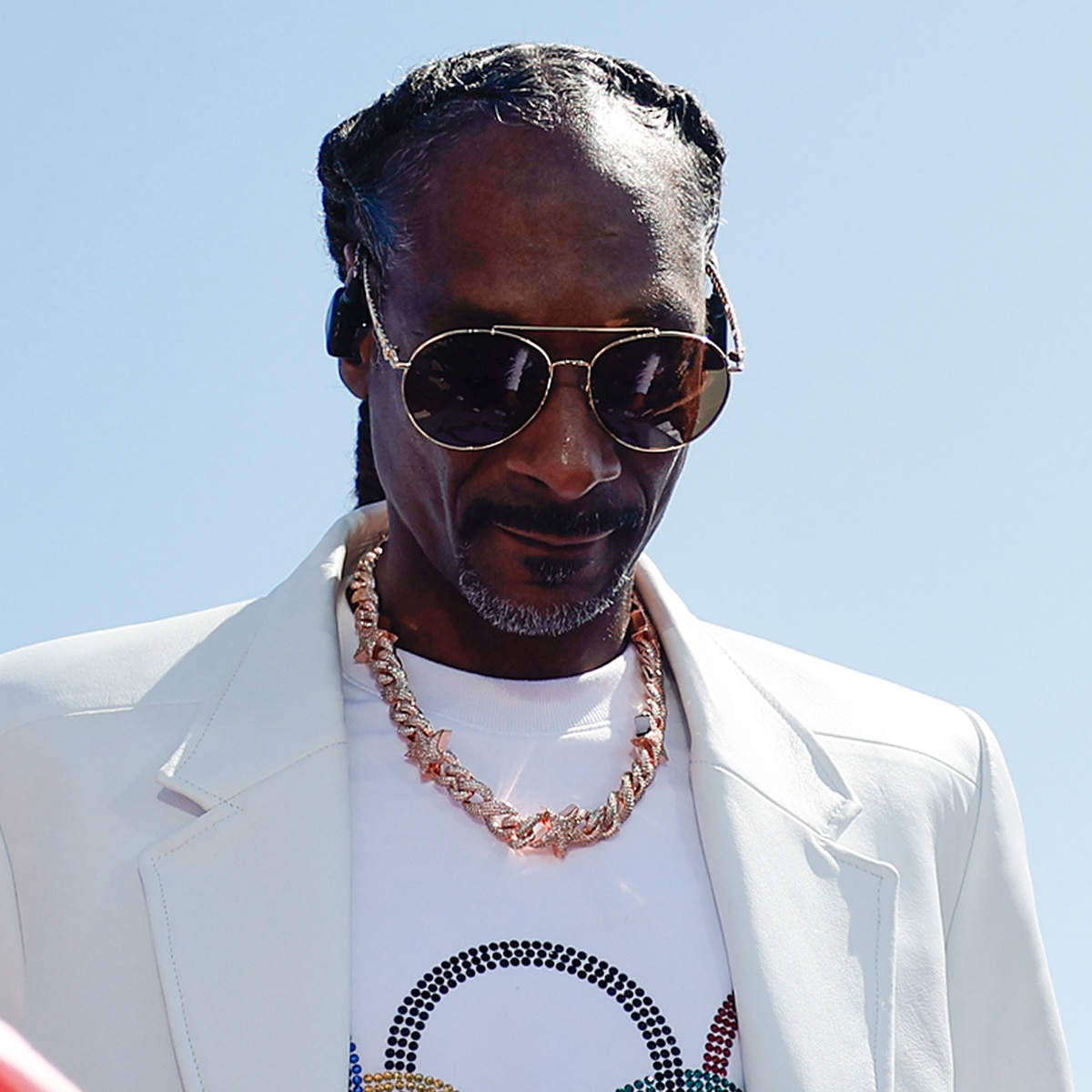 Snoop Dogg ทำมันหล่นเหมือนกำลังร้อนแรงในพิธีปิดโอลิมปิก