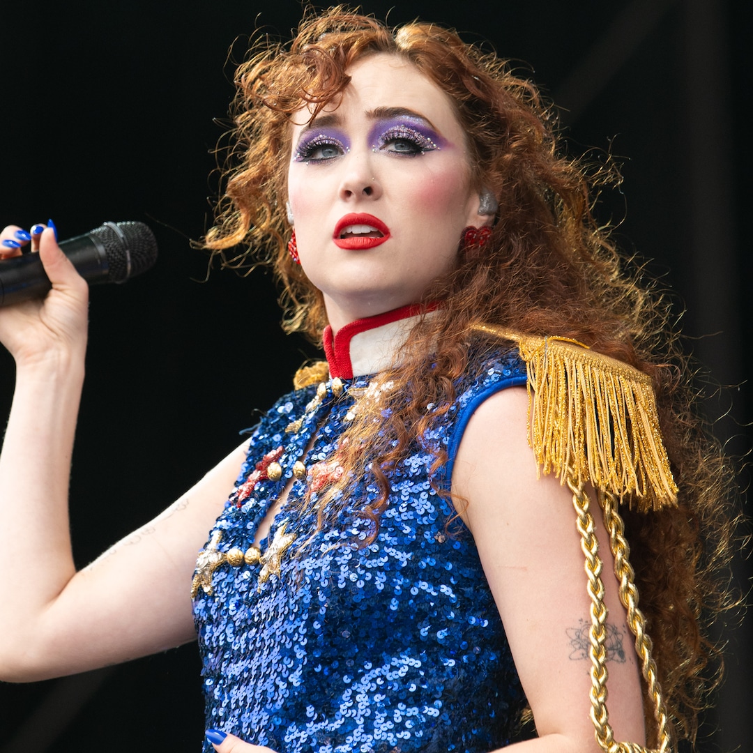 Chappell Roan Shares Why She’s Pivoting to Country Music With “The Giver” Song – E! Online Chappell Roan Shares Why She’s Pivoting to Country Music With “The Giver” Song – E! Online