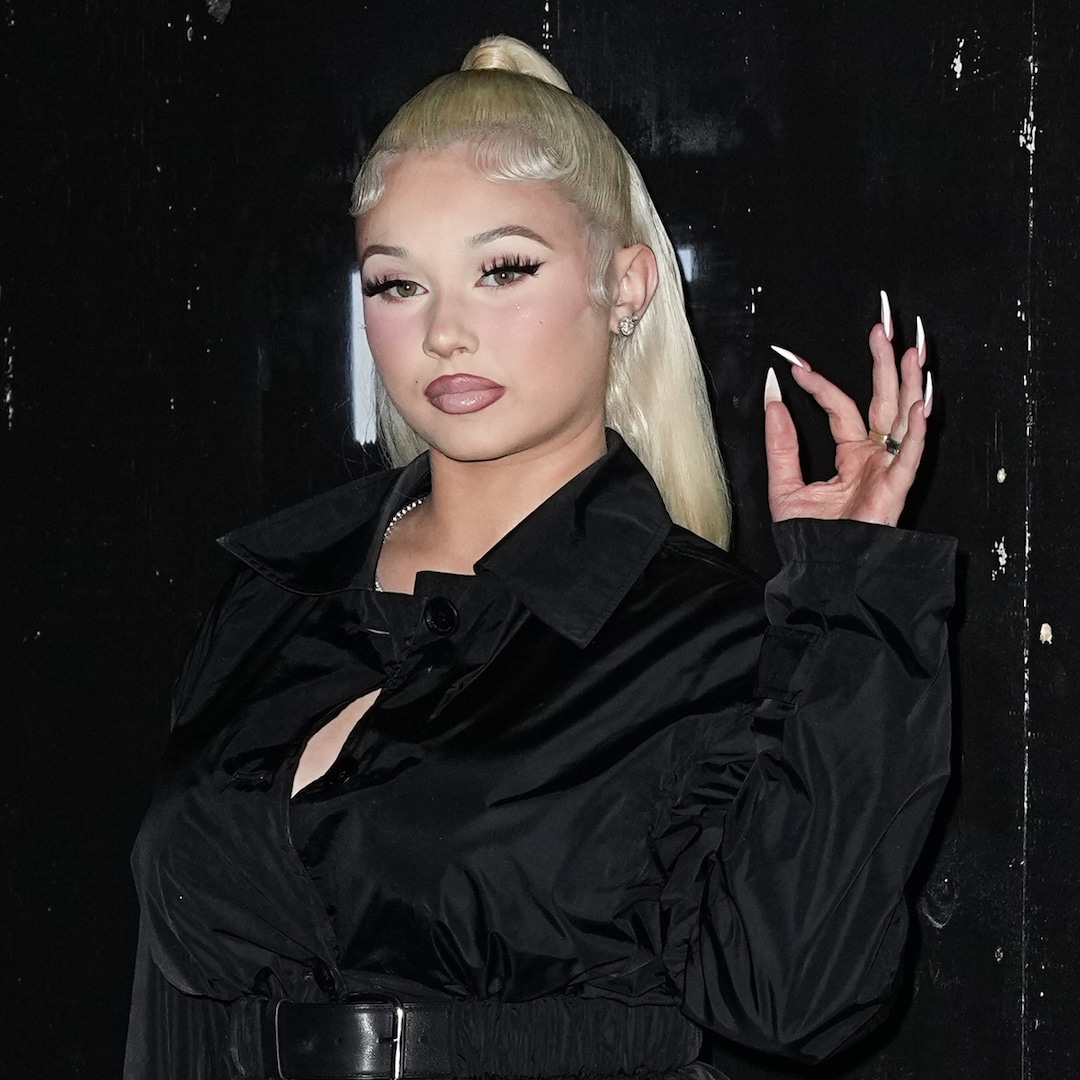 Дъщерята на Травис Баркер Алабама Баркер Харсно избухна новата си