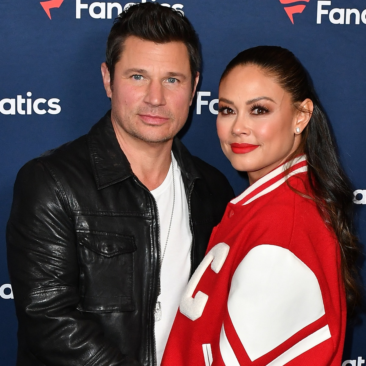 Nick Lachey and Vanessa Lachey⁣ together