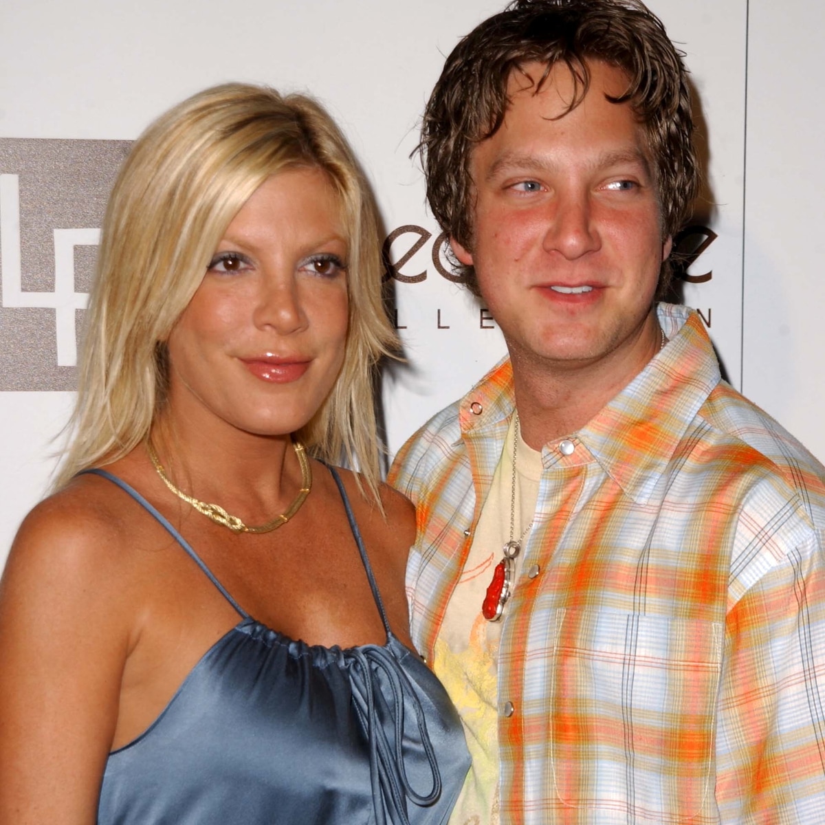 Tori Spelling đã cố gắng đâm anh trai Randy bằng dụng cụ mở thư khi còn nhỏ