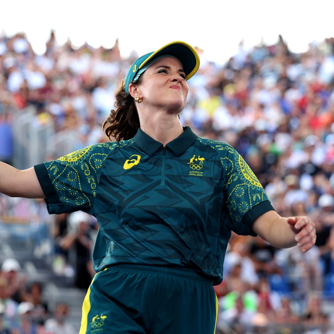 Olympic Judge Defends Australian Breakdancer Raygun’s “Originality” – E! Online Olympic Judge Defends Australian Breakdancer Raygun’s “Originality” – E! Online