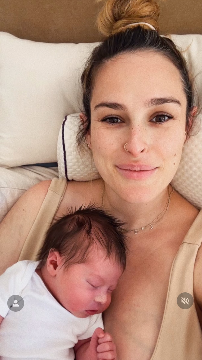 Cómo Rumer Willis está haciendo la maternidad a su manera