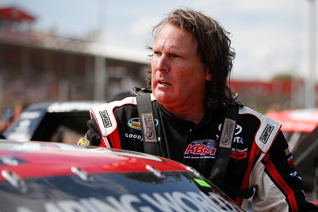 El ícono de las carreras Scott Bloomquist muere a los 60 años después de un accidente aéreo