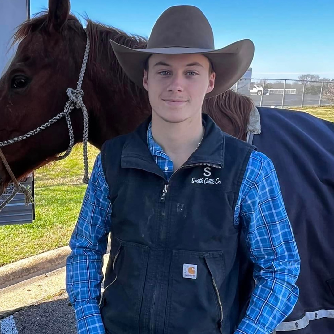 Texas Rodeo Roper Ace Patton Ashford Dead at 18 After Getting Dragged by Horse – E! Online Texas Rodeo Roper Ace Patton Ashford Dead at 18 After Getting Dragged by Horse – E! Online