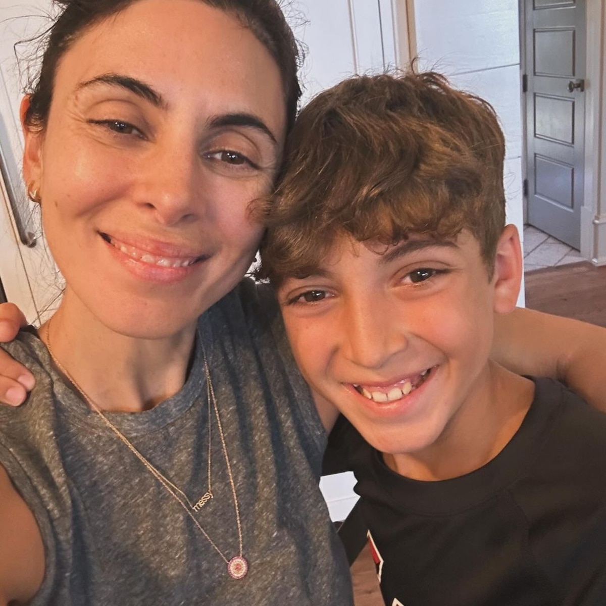 Filho de Jamie-Lynn Sigler, 10 anos, hospitalizado por 33 dias em meio a doença