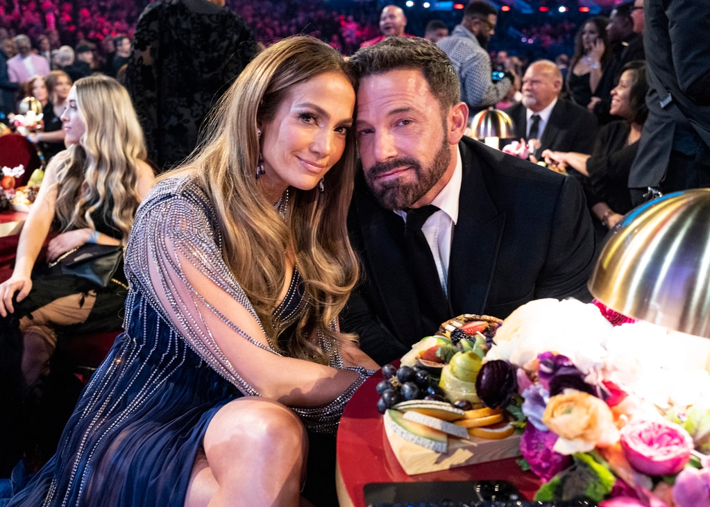 Jennifer Lopez đệ đơn ly hôn Ben Affleck vào ngày ý nghĩa