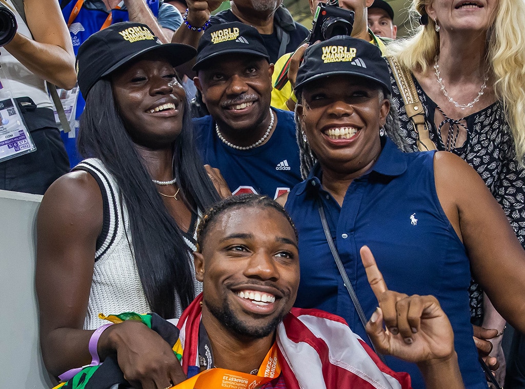 노아 라일스(Noah Lyles)는 "순수한 무례와 증오"로부터 여자친구를 변호했습니다.