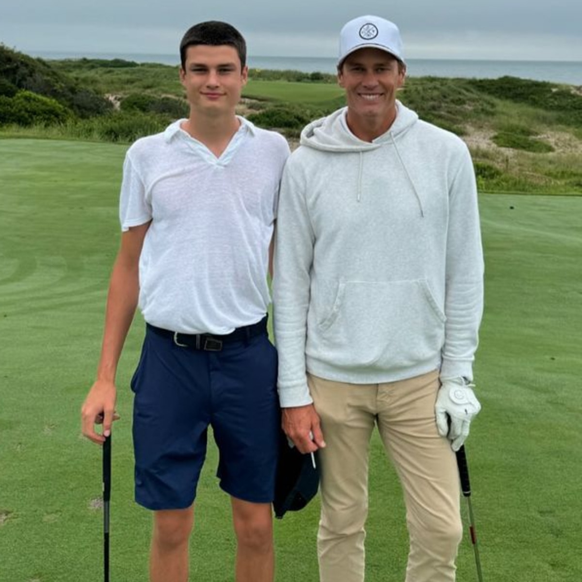 Tom Brady y el hijo de Bridget Moynahan, Jack, son el mini-yo de su padre en una nueva foto