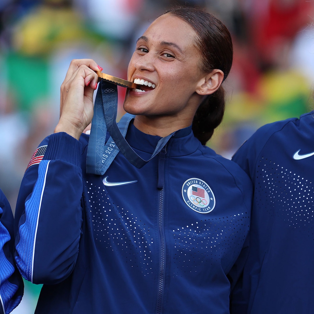 Olympian Lynn Williams Says She Broke Her Gold Medal While Partying in Paris – E! Online Olympian Lynn Williams Says She Broke Her Gold Medal While Partying in Paris – E! Online