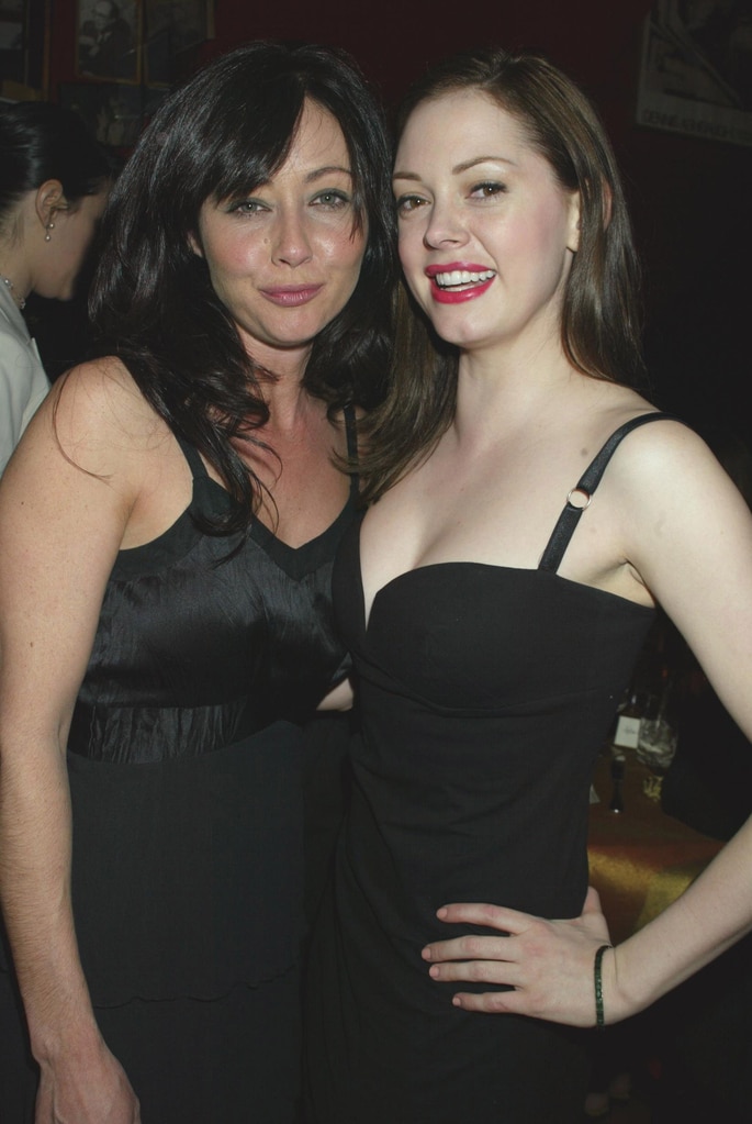 Rose McGowan แบ่งปันความเสียใจที่ใหญ่ที่สุดของเธอในความสัมพันธ์ของ Shannen Doherty