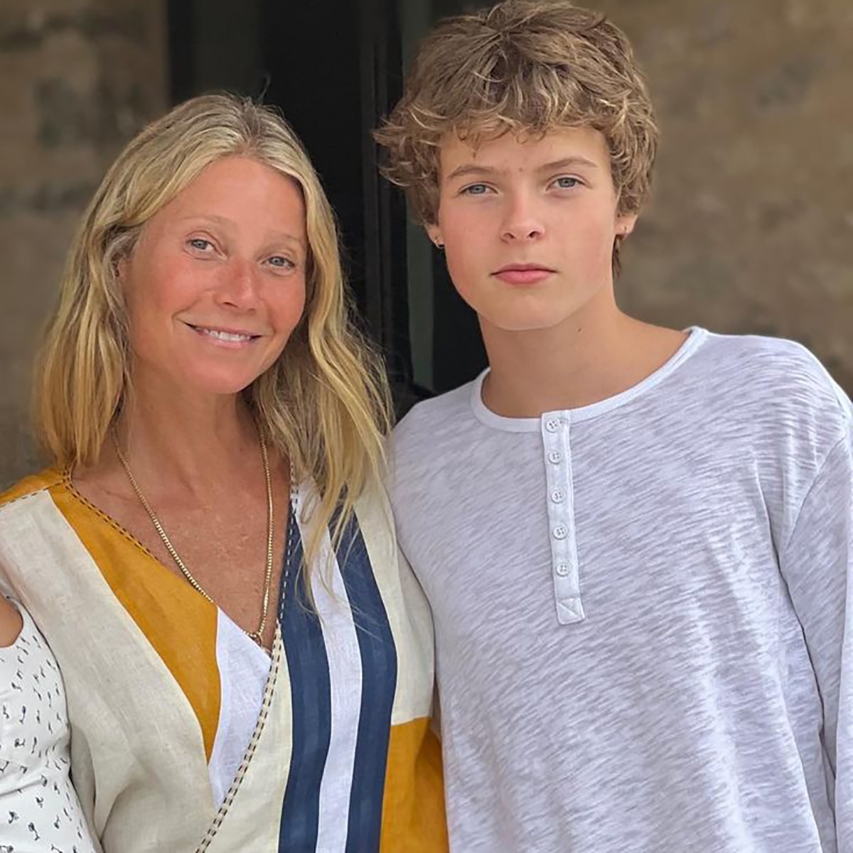 Gwyneth Paltrow da una mirada poco común a su hijo Moses antes de que comience la universidad