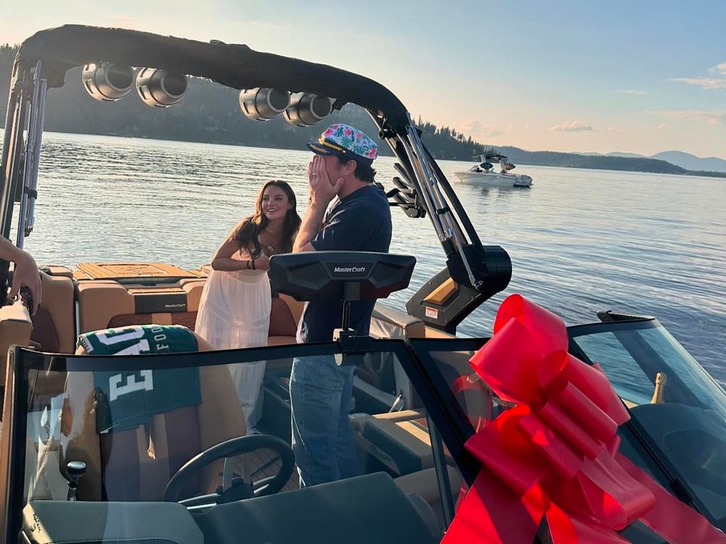 Keleigh, la esposa de Miles Teller, le propone matrimonio y le regala un barco por su aniversario