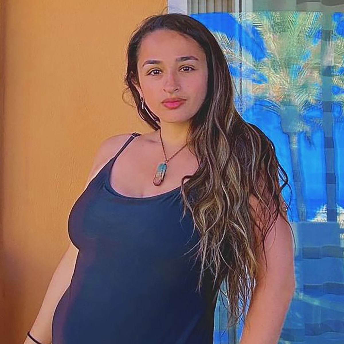 Jazz Jennings de TLC comparte el antes y el después de una pérdida de peso de 100 libras