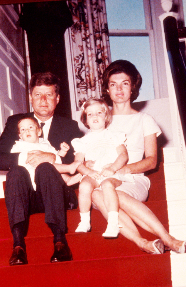 70 Kennedy Family Photos - Best Pictures Of JFK, Jackie O & Their Kids - Foto 13