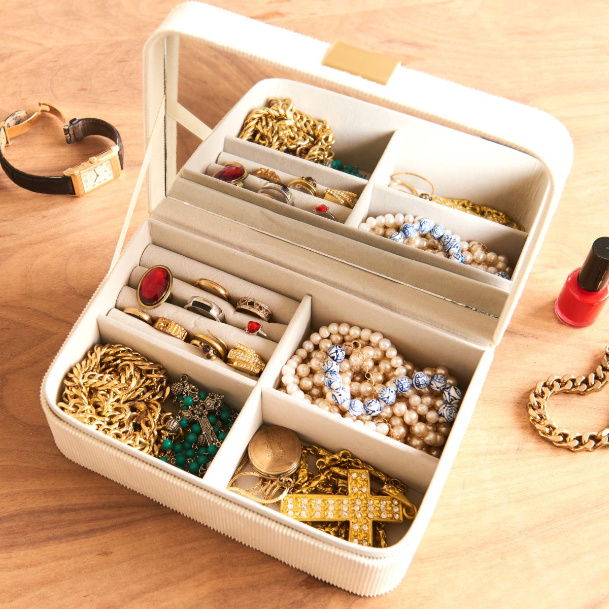 The Best Jewelry Organization Solutions for People With No Space