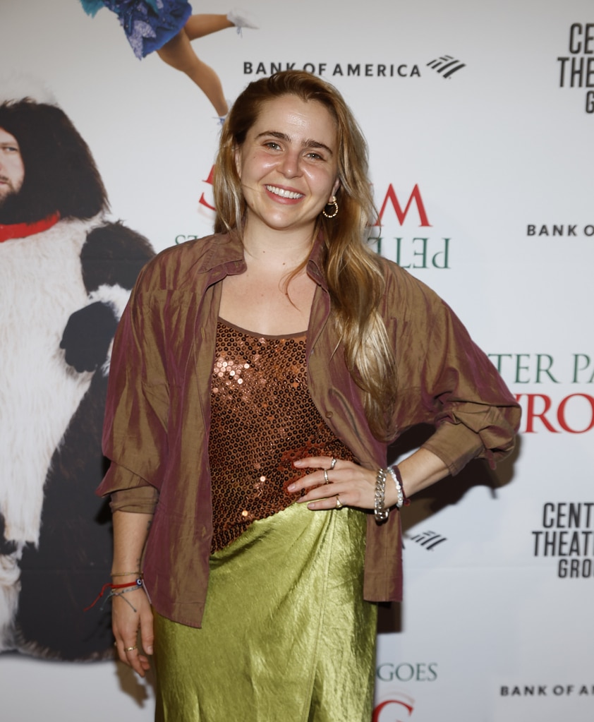 Mae Whitman sinh con, đặt tên con đầu lòng theo tên cha mẹ Costar