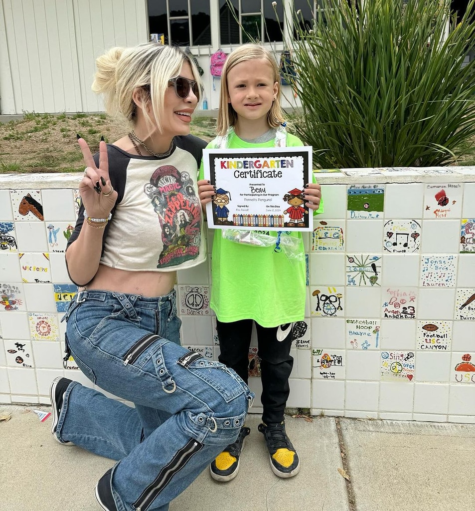 Por que Tori Spelling está vestindo Son Beau para a escola na noite anterior