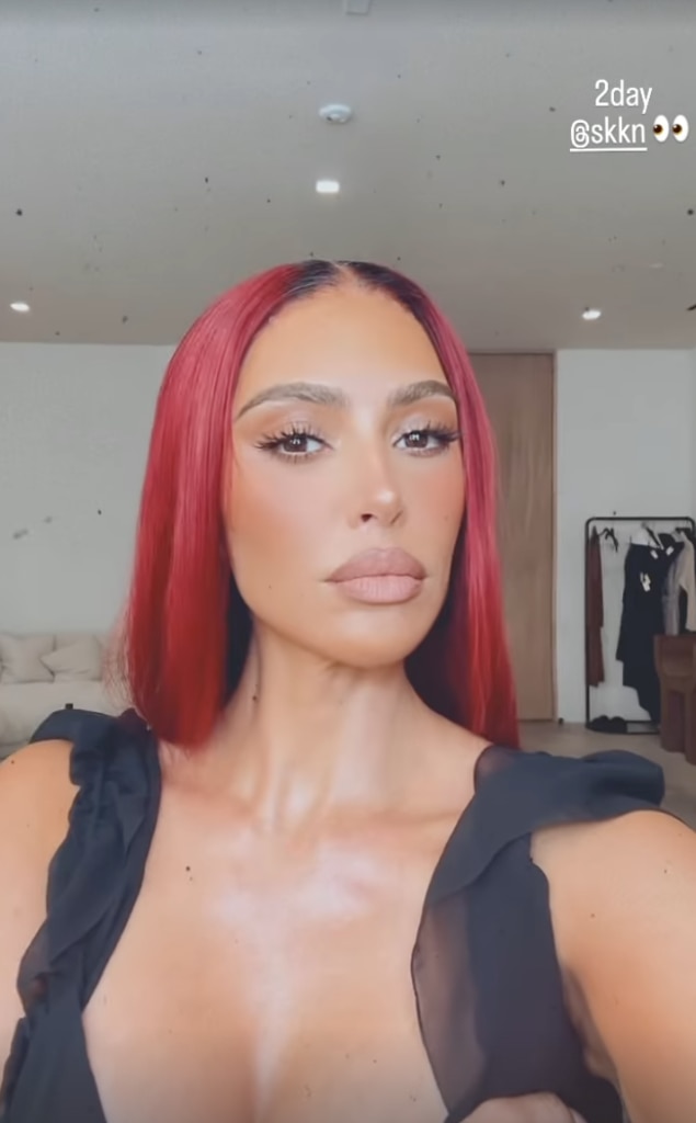 Kim Kardashian está ficando vermelha após a transformação do cabelo ardente