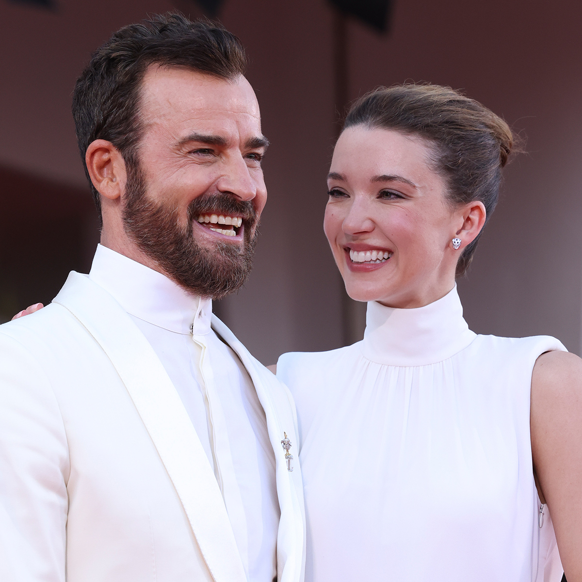 Justin Theroux, Nicole Brydon Bloom Spark Engagement Rumors With Ring