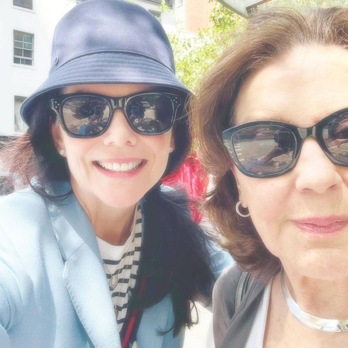 Lauren Graham de Gilmore Girls sorprende a Kelly Bishop en Sweet Reunion