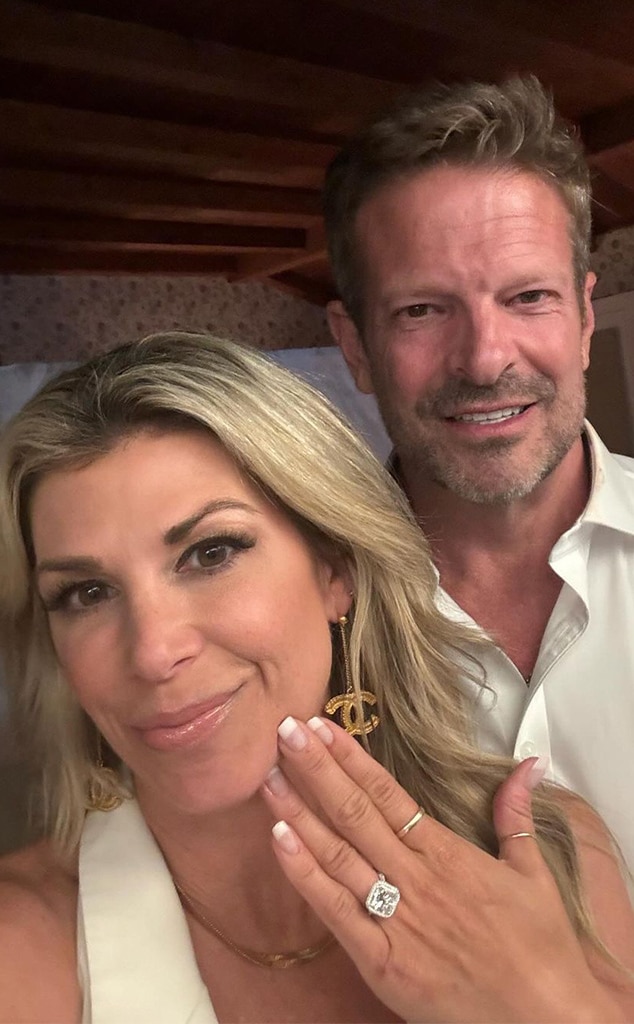 Alexis Bellino จาก RHOC หมั้นกับ John Janssen หลังจากออกเดทได้ 9 เดือน