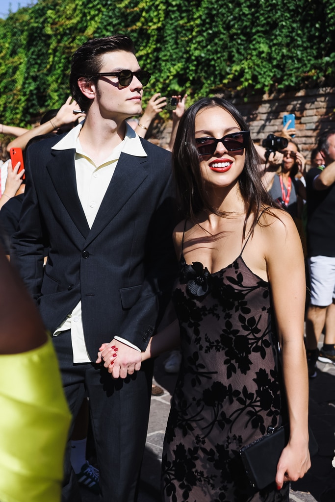 Olivia Rodrigo และแฟนหนุ่ม Louis Partridge เพลิดเพลินกับ VIFF นอกบ้านที่หายาก