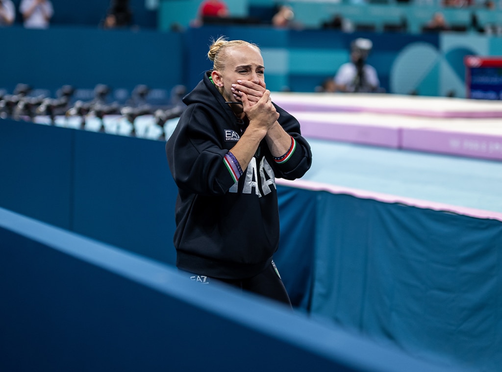 이탈리아의 앨리스 다마토(Alice D'Amato)가 시몬 바일스(Simone Biles), 이순이(Suni Lee)의 실수 이후 금메달을 획득했습니다.