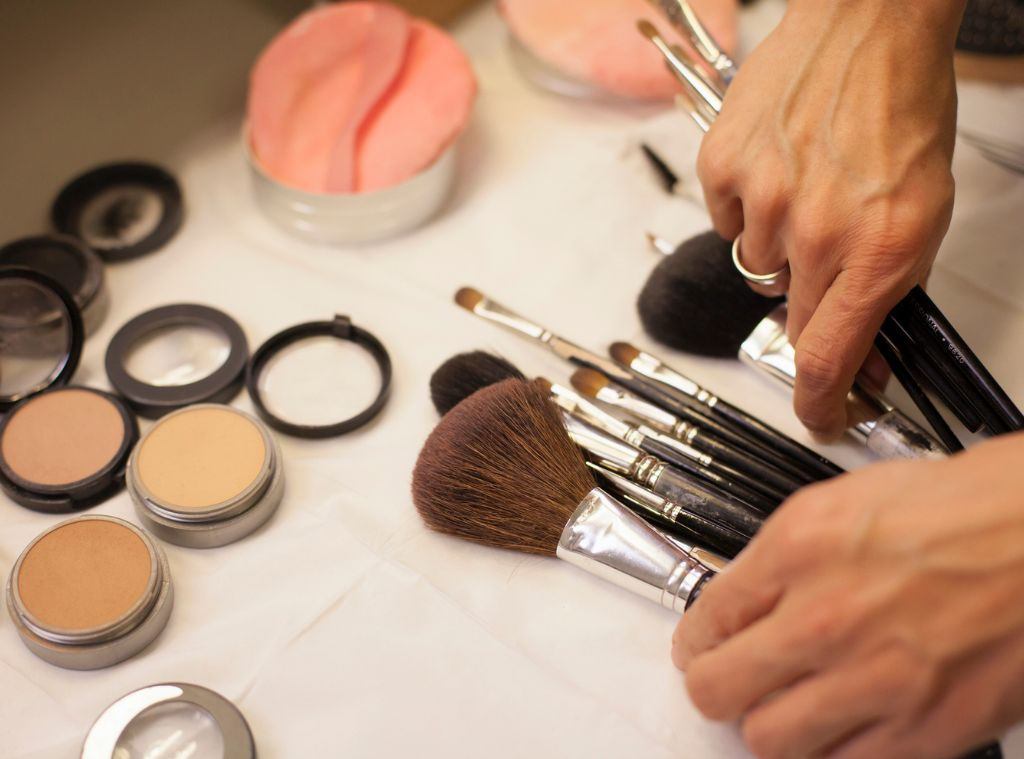 SHOP Lend a hand-To-College Makeup Organization well-known