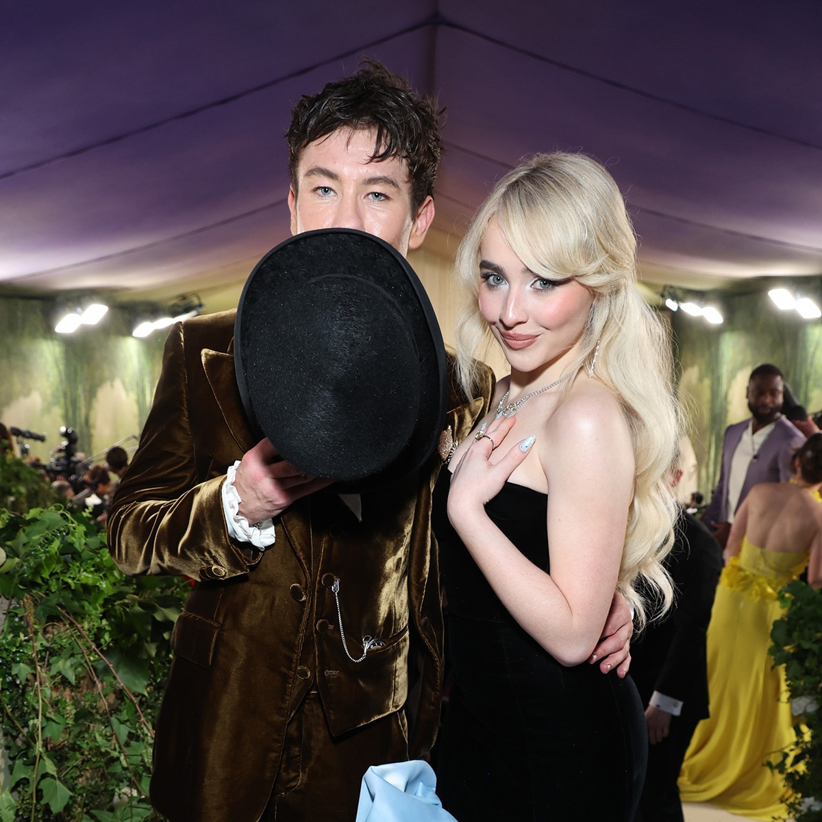 Sabrina Carpenter faz comentários raros sobre o namorado Barry Keoghan