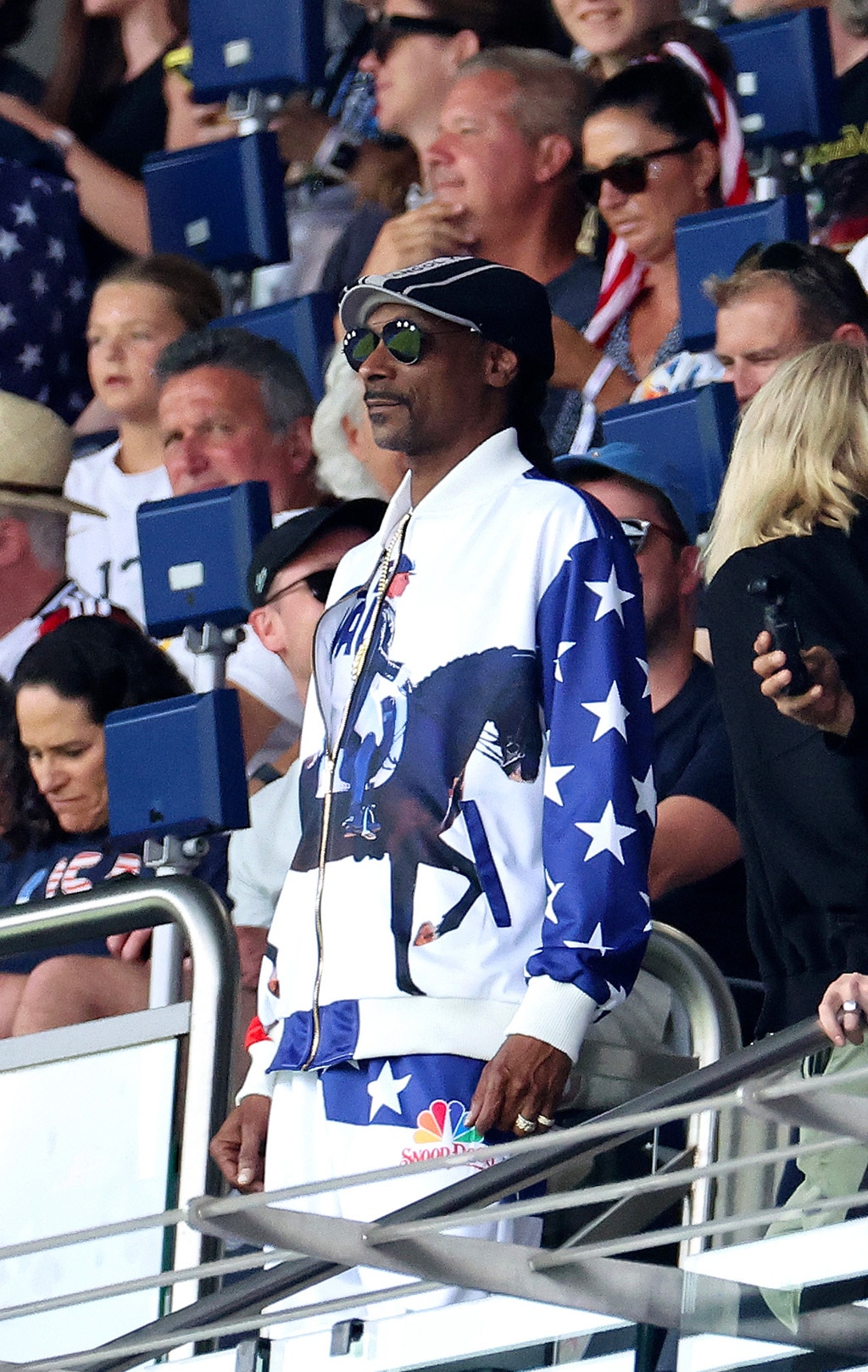 Snoop Dogg ทำมันหล่นเหมือนกำลังร้อนแรงในพิธีปิดโอลิมปิก