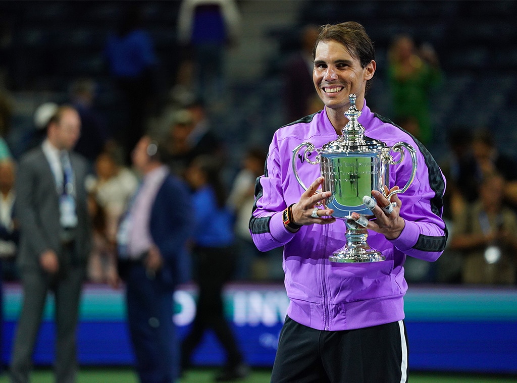 Rafael Nadal rơi nước mắt tuyên bố giã từ quần vợt