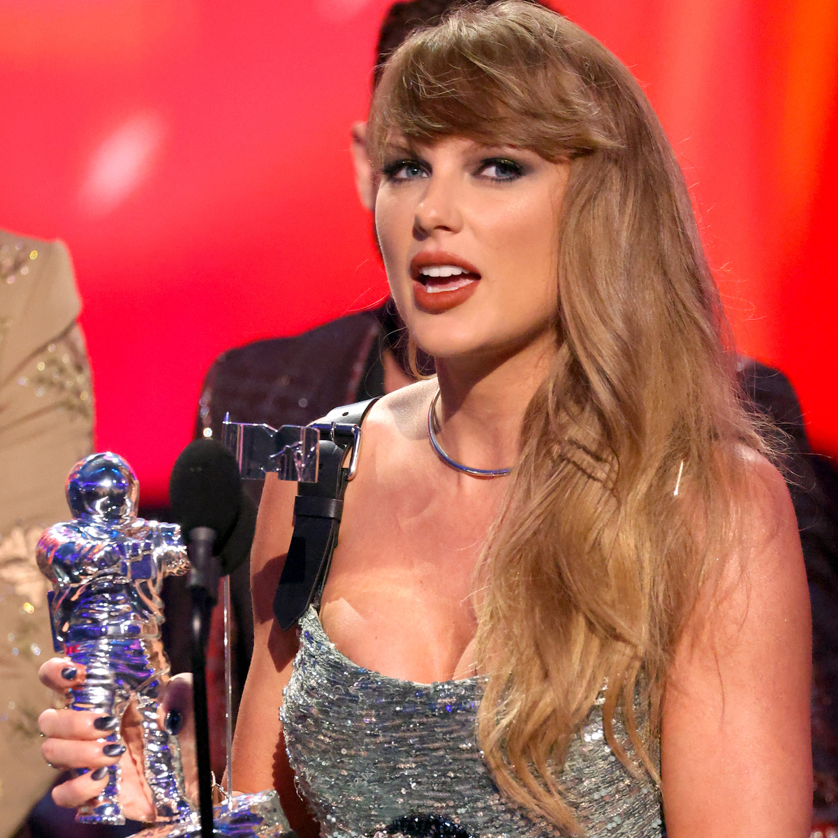 Taylor Swift Gives Enchanting Shoutout to Travis Kelce at MTV VMAs