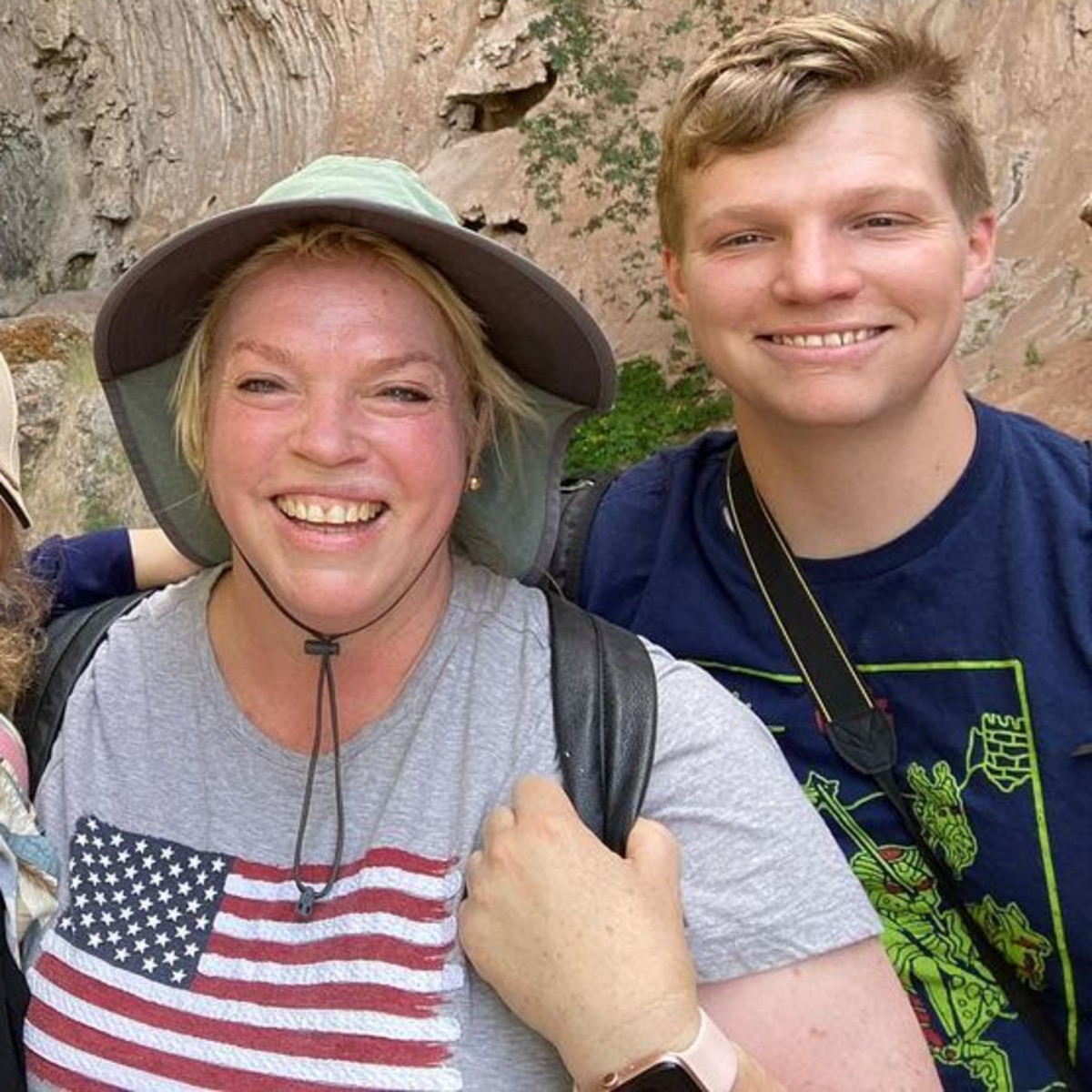 Janelle Brown ของ Sister Wives แบ่งปันความทรงจำ "หวานอมขมกลืน" ของลูกชายผู้ล่วงลับ