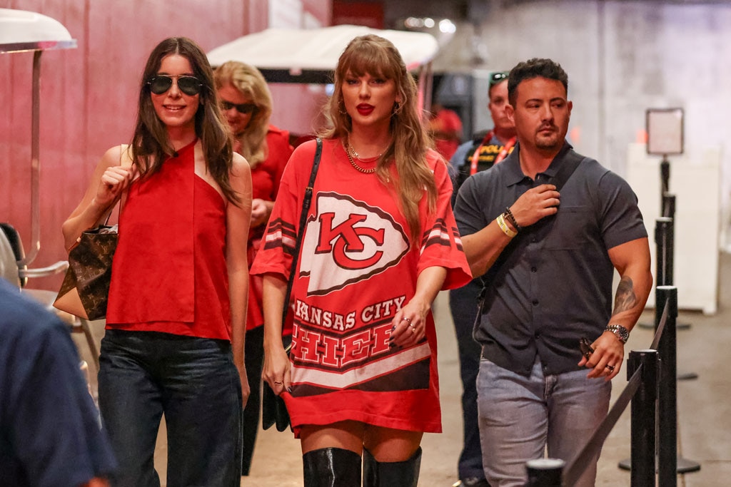 Taylor Swift ผูกพันกับลูกสาวของ Brittany และ Patrick Mahomes อย่างไร