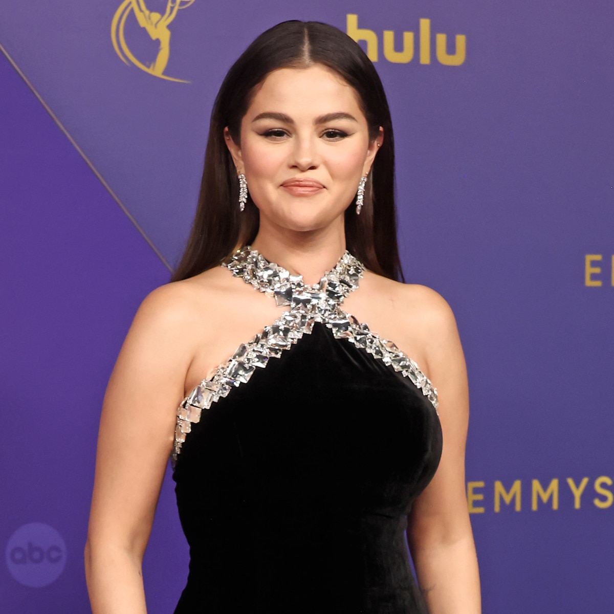 2024 Emmy Ödülleri: Selena Gomez, Erkek Arkadaşı Benny Blanco'yu Randevusu Olarak Getirdi