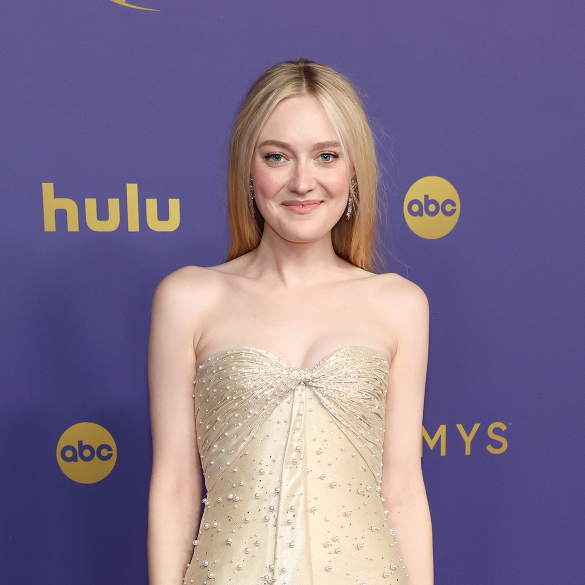 2024 Emmys: Dakota Fanning berichtet über ihre Freundschaft mit Paris Hilton