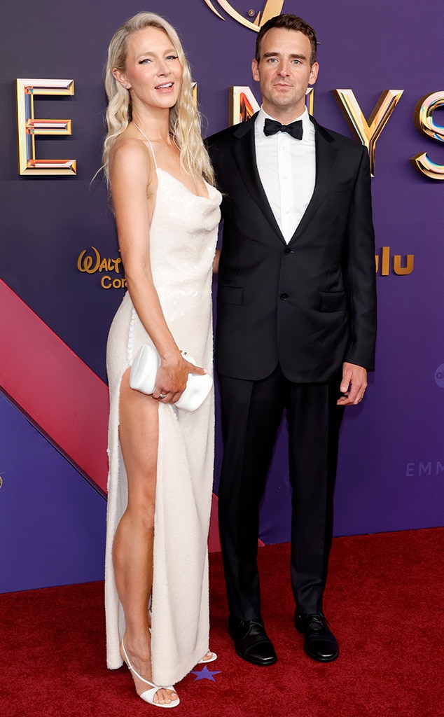 2024 Emmys: ดูเดทไนท์ของ Connie Britton และแฟนหนุ่ม David Windsor